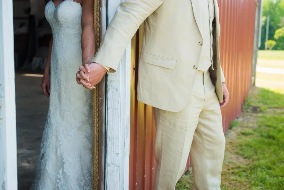 Outdoor photo location - barn entrance