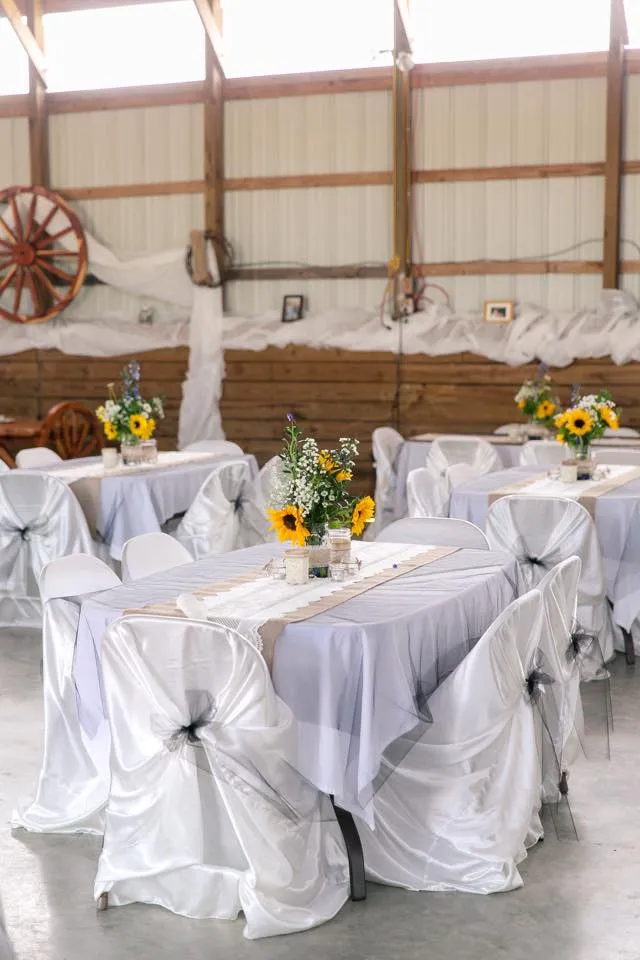 Table settings in barn